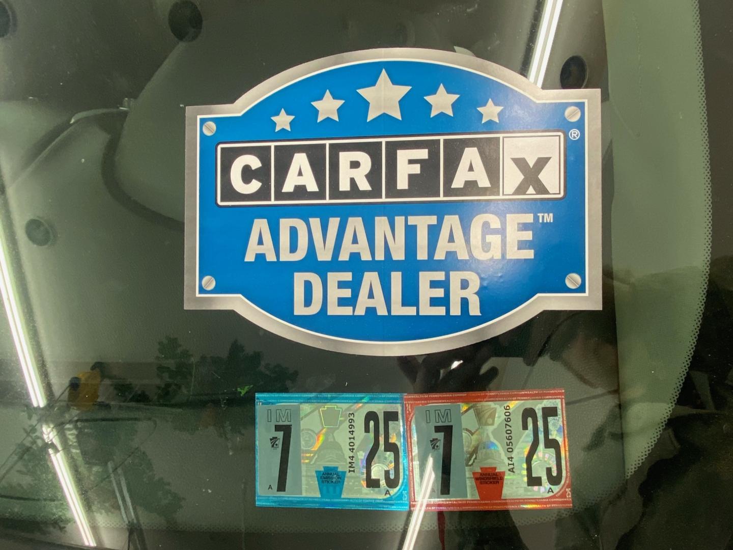 2011 GOLD /Gray Chevrolet Equinox 2LT 2WD (2GNALPEC4B1) with an 2.4L L4 DOHC 16V engine, 6-Speed Automatic transmission, located at 533 S West End Blvd., Quakertown, PA, 18951, (877) 257-4995, 40.343994, -75.303604 - INCLUDED IN THE SALE PRICE OF EVERY VEHICLE: 48 Hour Money Back Guarantee 6 Month - 6,000 Mile Warranty Brand New PA State Inspection & Emission $10 Oil Changes for the Life of the Loan Complete CARFAX - Photo#1